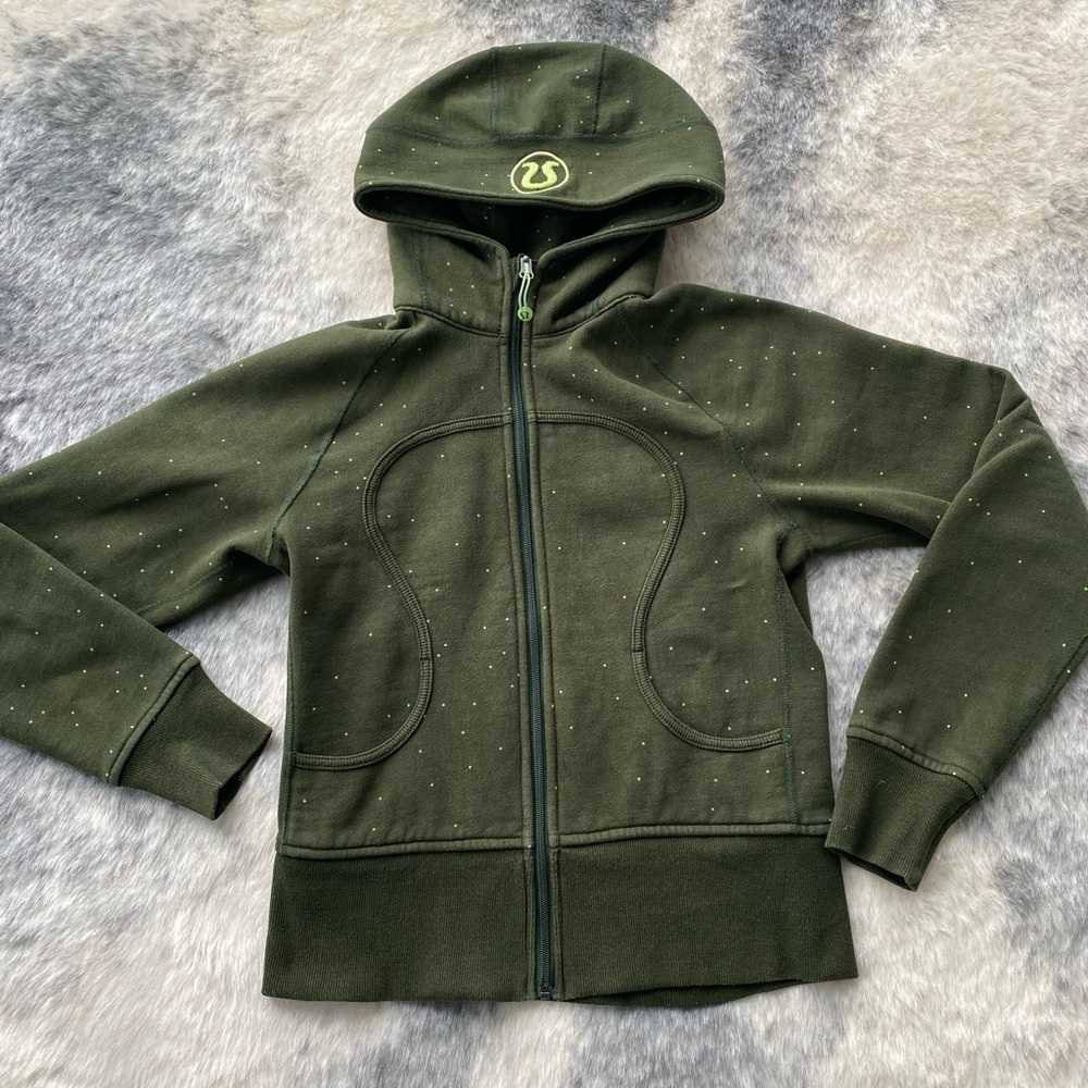 Lululemon scuba hoodie can’t find size fits like a sz 6/8 medium.